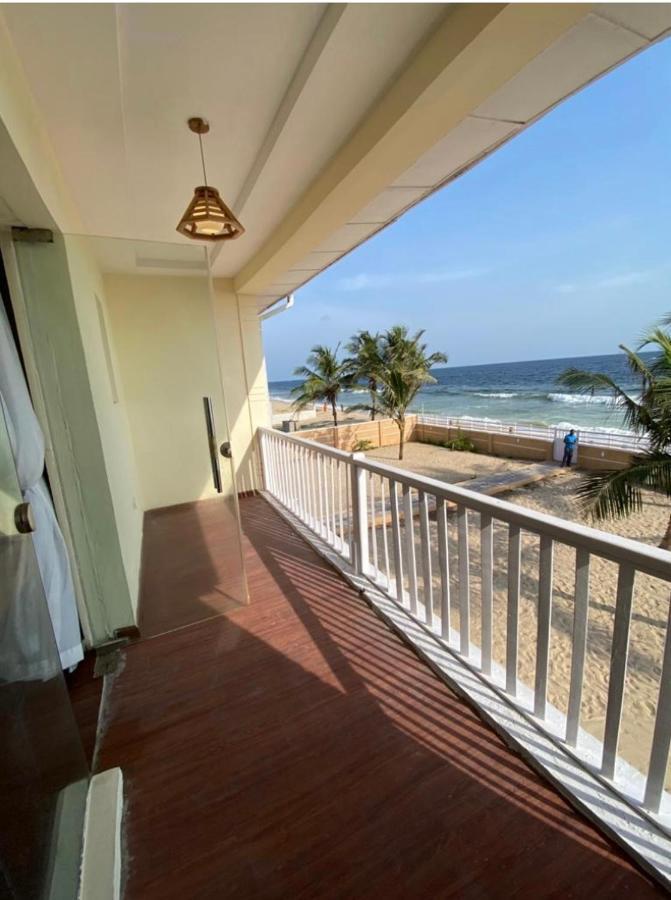 Oceanfront Wavecrest Hotel Леки Екстериор снимка