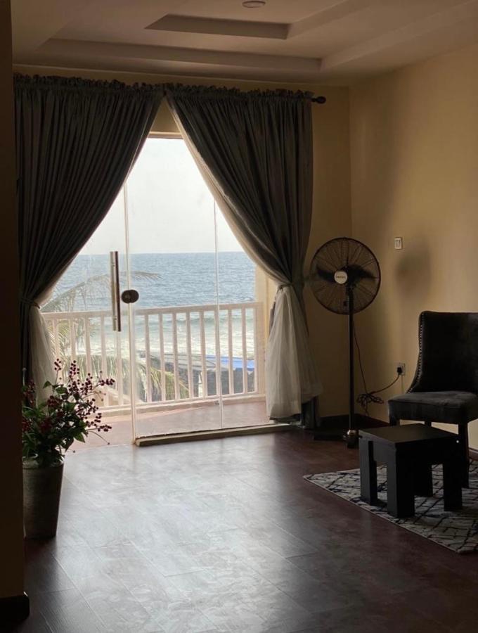 Oceanfront Wavecrest Hotel Леки Екстериор снимка