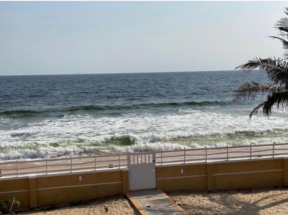 Oceanfront Wavecrest Hotel Леки Екстериор снимка