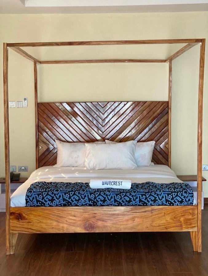 Oceanfront Wavecrest Hotel Леки Екстериор снимка
