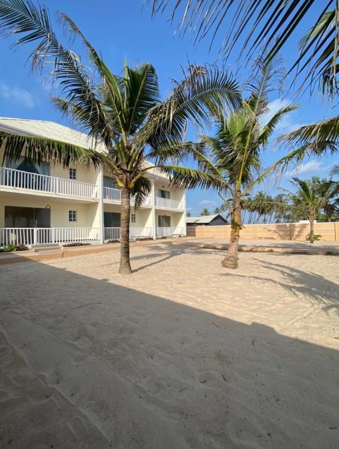 Oceanfront Wavecrest Hotel Леки Екстериор снимка