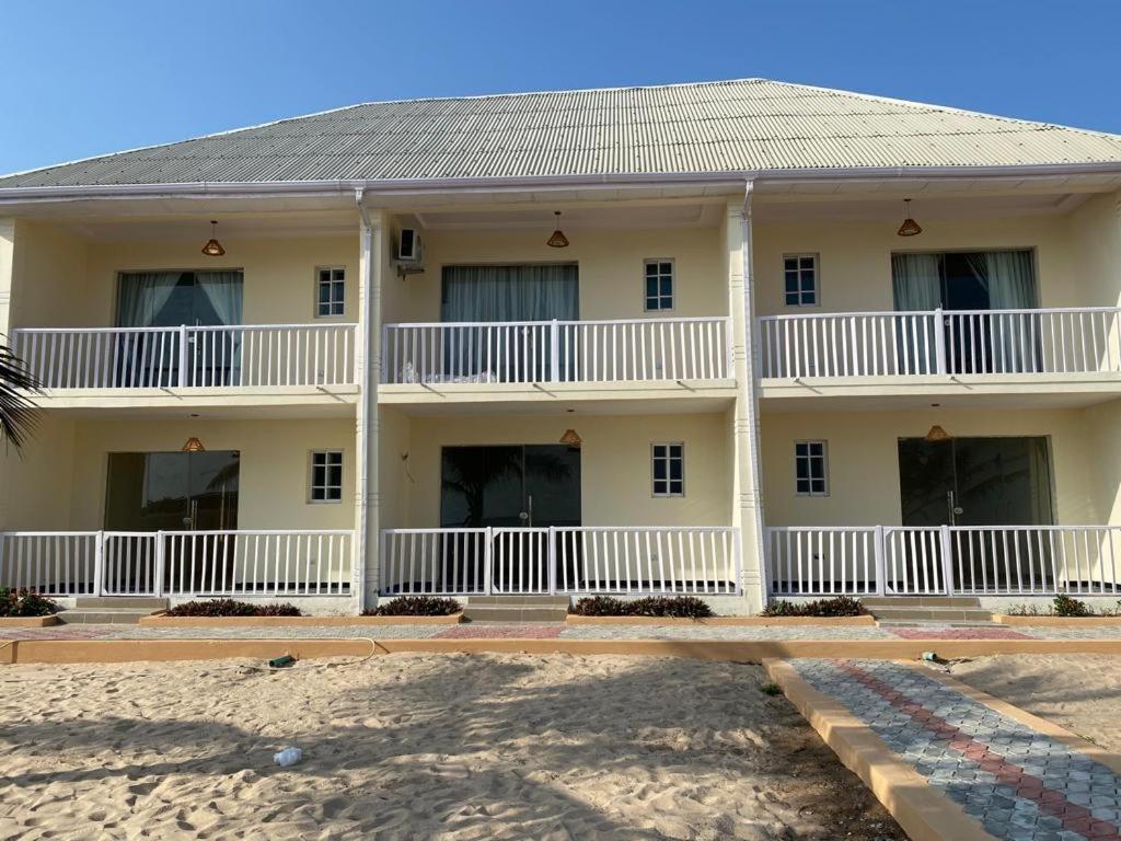 Oceanfront Wavecrest Hotel Леки Екстериор снимка