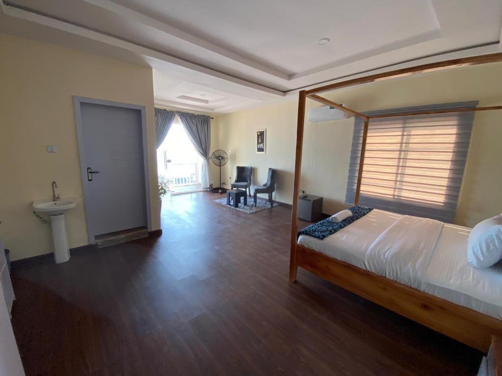 Oceanfront Wavecrest Hotel Леки Екстериор снимка